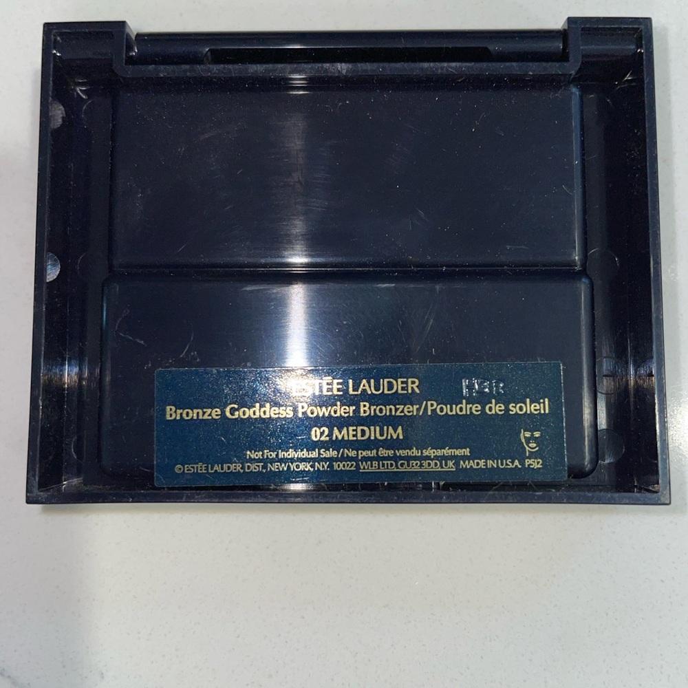 Estée Lauder Bronze Goddess Powder Bronzer Color 02 Medium - Picture 3 of 3